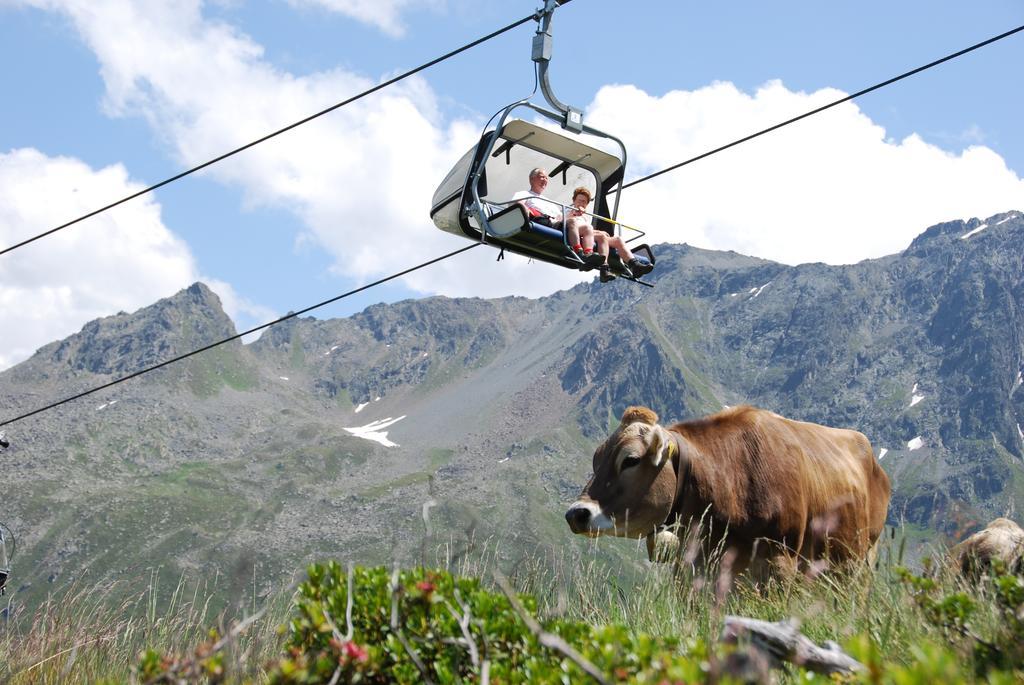 Clubdorf Hotel Alpenrose Galtür エクステリア 写真